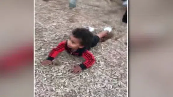 Bir anda yürümeyi unuttu