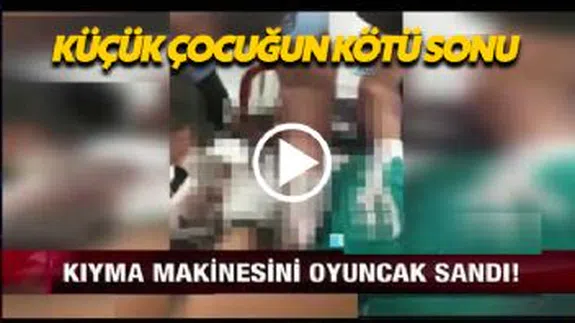 Küçük Çocuk Çalışır Halde Kıyma Makinasını Oyuncak Sanınca Olan Oldu...!