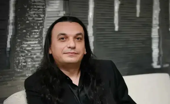 Gökhan Kırdar Kimdir? Müzik Kariyeri, Yaşı ve İkonik Eserleri Hakkında Bilgiler