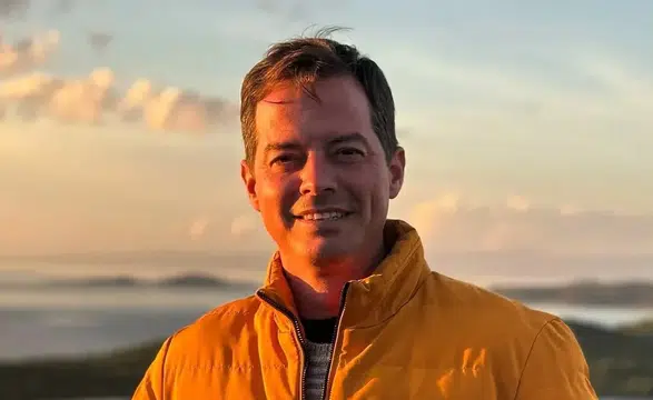 Alp kırşan'ın yeni evi doğayla iç içe huzur dolu bir yaşam sunuyor mu?