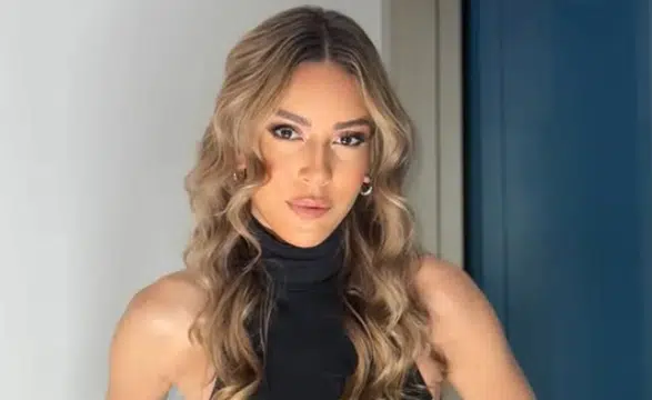 Sinem Kobal'ın Londra Sokaklarındaki Güzelliği ve Tarzı Neden Dikkat Çekiyor?