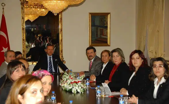 Memurluktan Girişimciliğe: Serpil Karuserci'nin Başarı Hikayesi Nedir?