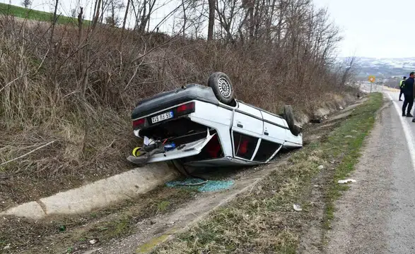 Samsun'da meydana gelen trafik kazasında otomobil ters döndü, sürücü yara almadı mı?