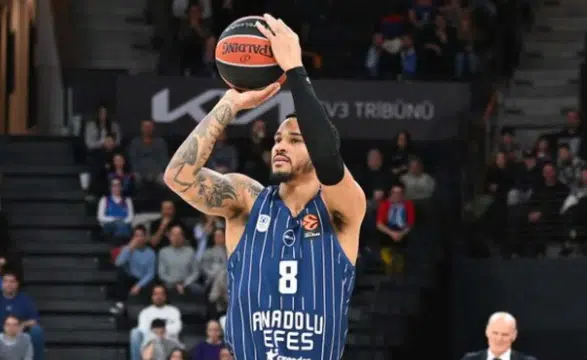 Anadolu Efes, Virtus Bologna'yı 91-60 Mağlup Ederek Üst Üste Üçüncü Galibiyetini Aldı mı?