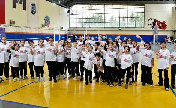 Ankara'da 290 çocuk voleybol ile tanıştı