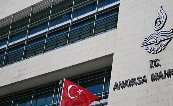 Anayasa mahkemesi, 5 siyasi parti hakkında suç duyurusunda bulundu mu?