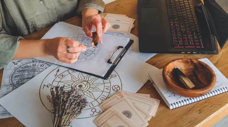 Astrolojinin kişisel dönüşüme katkısı nelerdir