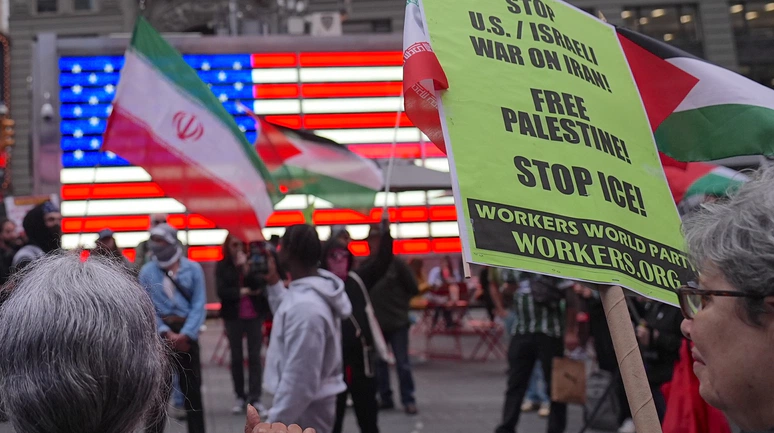 Times Meydanı’nda İran ve Filistin için protesto