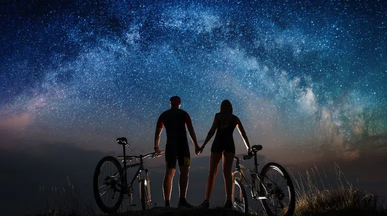 Astrolojinin ilişkilerde aşk uyumuna etkisi