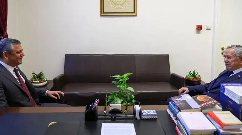 Özgür Özel ve Bülent Arınç Görüşmesi Sonrası İBB Davası Hakkında Ne Söyleniyor?