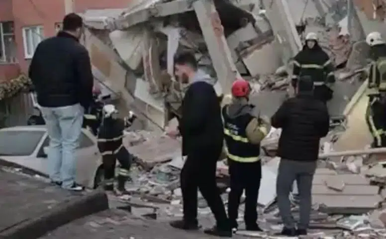 Kocaeli Gebze'de 6 Katlı Bina Çöktü, Arama-Kurtarma Çalışmaları Devam Ediyor