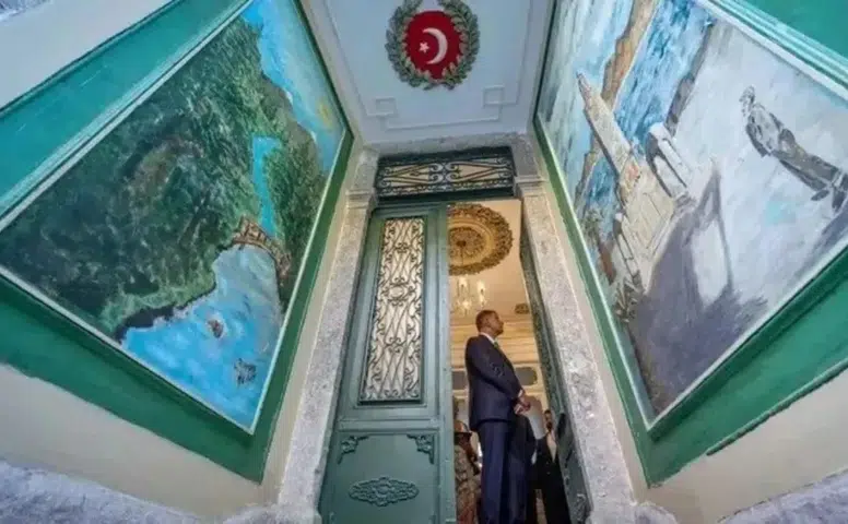 CHP’li İzmir Büyükşehir Belediye Başkanı Cemil Tugay, Ayyıldızlı Konak'ı Ofis Olarak Kullanacak