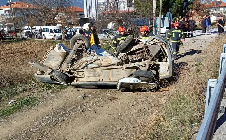Denizli'de Kavşakta Otomobil Çarpışması: 1 Ölü