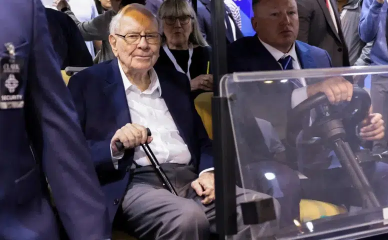Dünyanın En Ünlü Yatırımcısı Warren Buffett, 60 Yıl Sonra Koltuğu Devretti