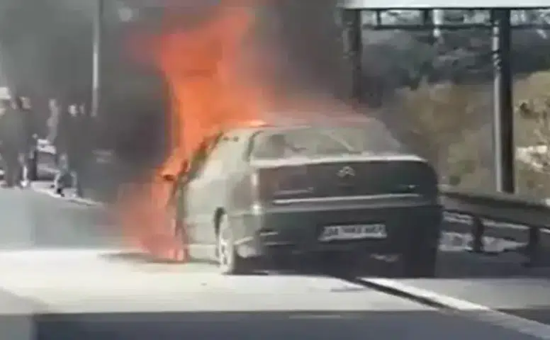 TEM Otoyolu'nda Yangın: Araç Hurdaya Döndü