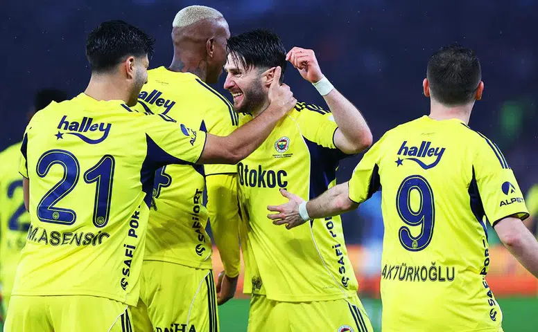 Fenerbahçe, Trabzonspor'u Deplasmanda Mağlup Ederek Zirve Yarışında Öne Geçti Mi?