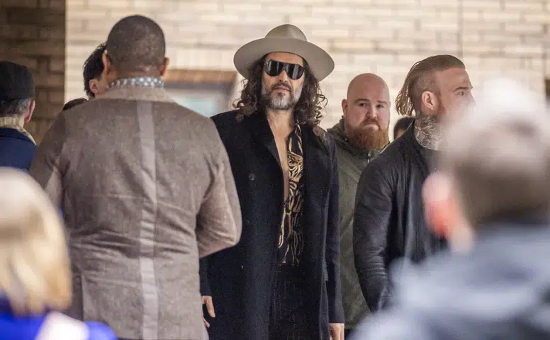 Russell Brand, Tecavüz İddialarıyla Londra'da Hakim Karşısında