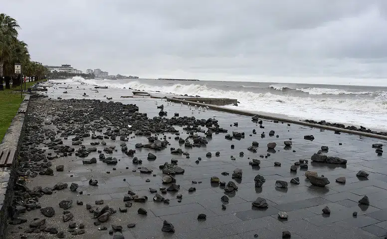 Samsun’da Fırtına Ve Sağanak Yağış Kıyıyı Nasıl Vurdu?