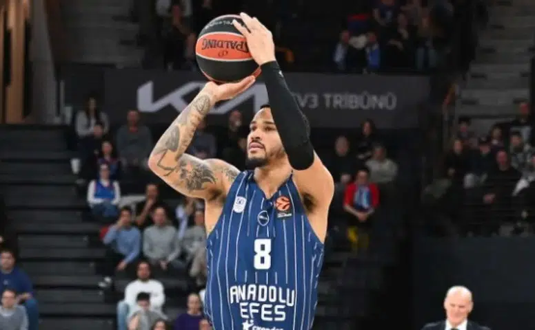 Anadolu Efes, Virtus Bologna'yı 91-60 Mağlup Ederek Üst Üste Üçüncü Galibiyetini Aldı mı?