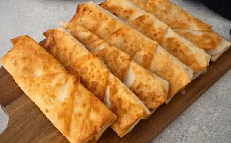 Çıtır çıtır pastırmalı paçanga böreği nasıl yapılır?