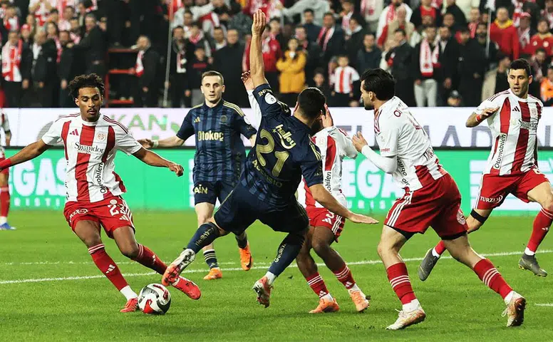 Fenerbahçe deplasmanda antalyaspor ile berabere kaldı, zirve ile puan farkı 4'e yükseldi