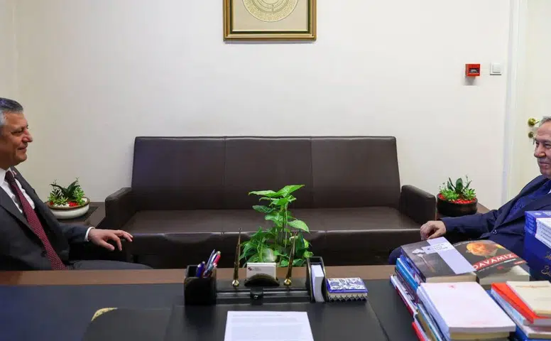 Özgür Özel ve Bülent Arınç Görüşmesi Sonrası İBB Davası Hakkında Ne Söyleniyor?