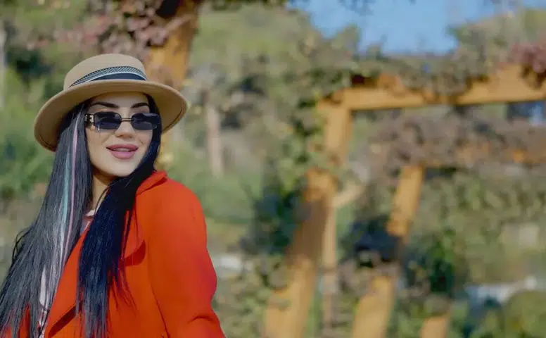 Naz Dej Kimdir? Müzik Kariyeri, Yaşı, Nereli Olduğu ve Özel Hayatı Hakkında Bilgiler