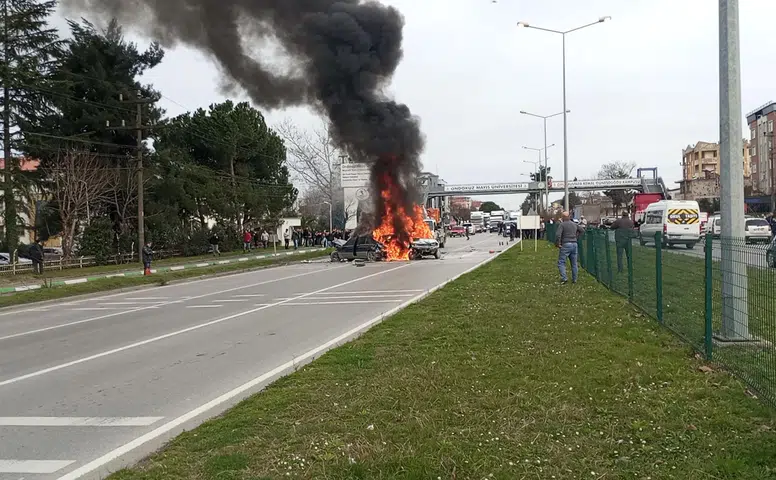 Samsun'da Altı Araçlı Zincirleme Trafik Kazası: Yaralılar Var ve Yangın Çıktı