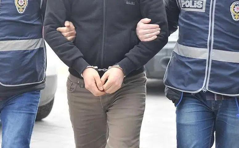 Polis Kimliği Kullanarak Dolandırıcılık Yapan Zanlılar Tutuklandı