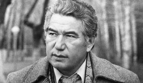 1532518031_cengiz_aytmatov