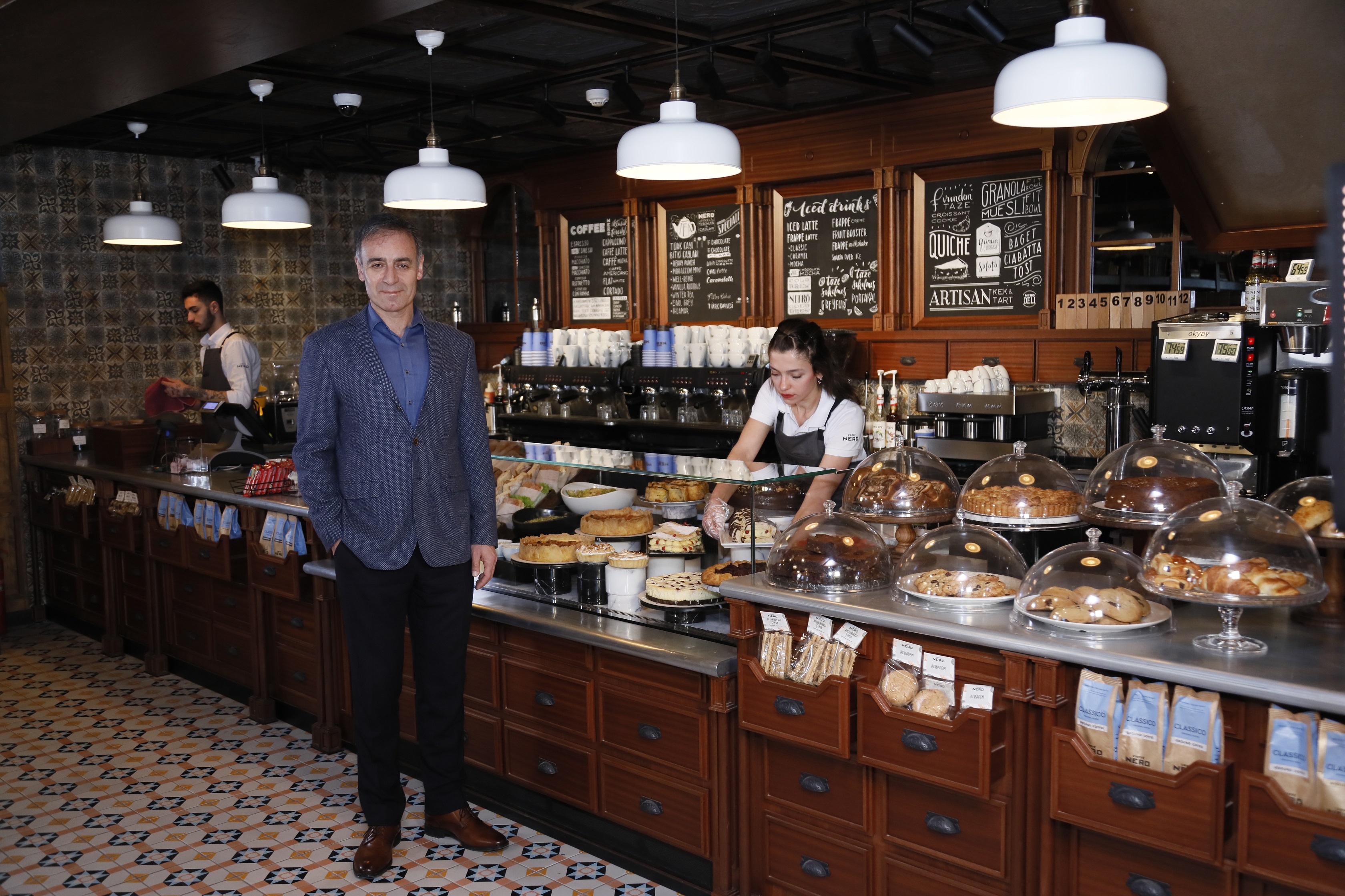 1549360218_Caff___Nero_T__rkiye_CEO___su_Ahmet_Yan__ko__lu__7_