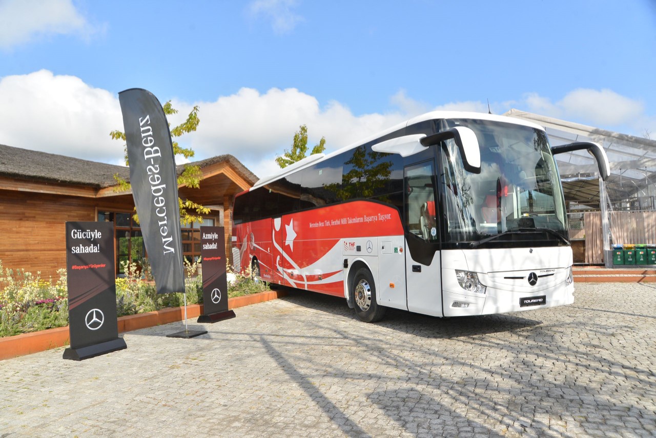 thumbnail_Mercedes-Benz Türk Türkiye Hentbol Federasyonunun resmi ulaşım sponsoru oldu_05