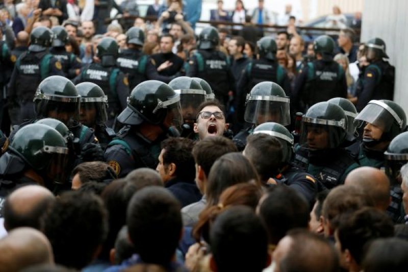 Barcelona sokakları savaş alanına döndü 4