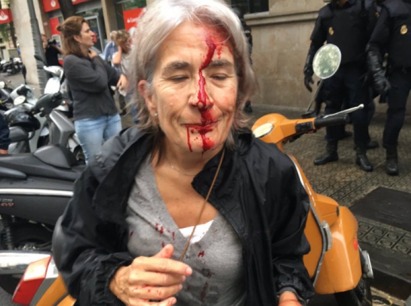Barcelona sokakları savaş alanına döndü 12