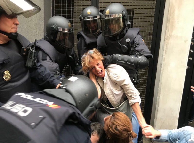 Barcelona sokakları savaş alanına döndü 21